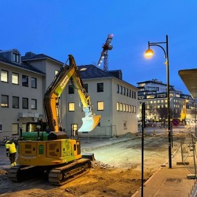 Bilde av elektrisk gravemaskin